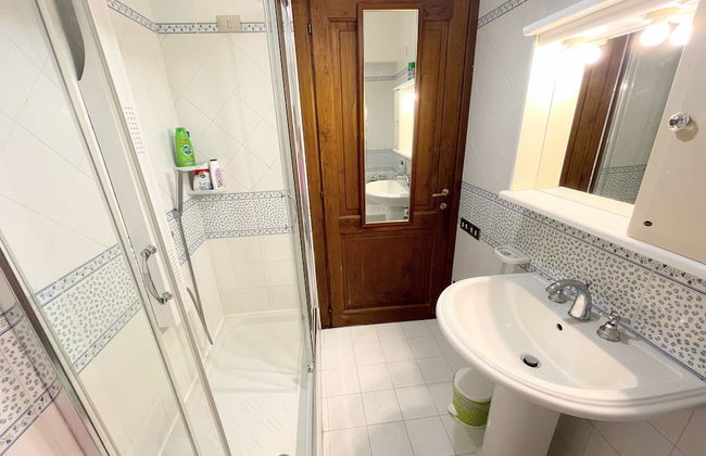 Central Spoleto Apartment With Large Sunny Terrace With Views - Photo 15