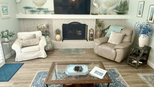 Waterfront Oasis with Private Heated Pool & Dock - Foto 4