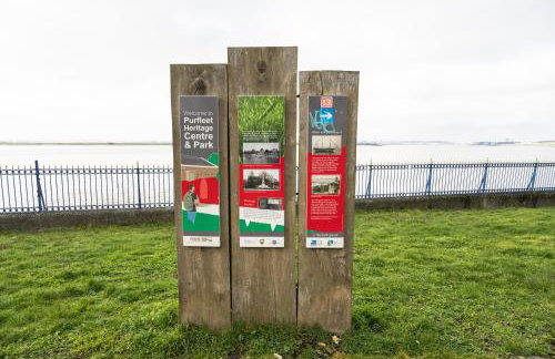 Thameside Terrace - 4Bed 3Bath near Purfleet train station - Photo 2