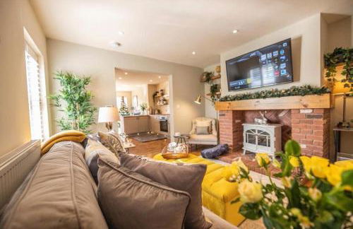 Stunning views, Hot tub, 5 mins to Chester - Photo 4