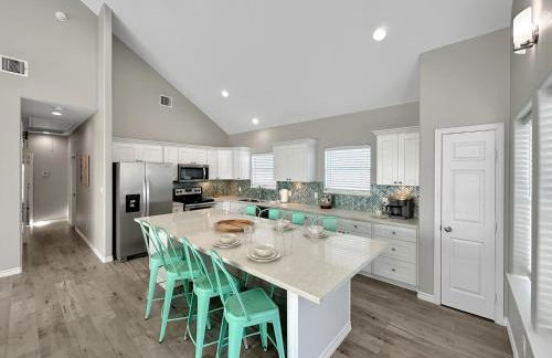 Beachfront 4BR - Tiki Bar, Yard Games, Pet-Friendly - Foto 13