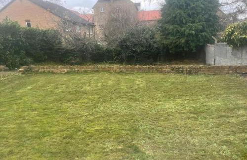 Charming House with Garden - Sleeps 6 & Parking - Foto 16