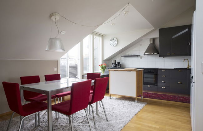 2ndhomes 2BR Penthouse with Balcony and Sauna - Photo 1