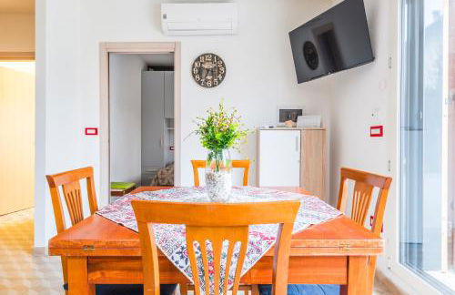 Piano Terra Moderno con Ampi Spazi e Luminosità - Foto 14