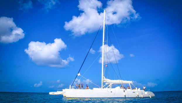 Catamarã para a travessia