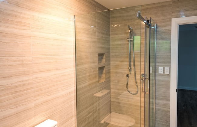 Brand New 5BR home with view of the sea - Photo 36