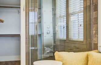 Swift Landing Steps from River & Local Hotspots - Foto 37