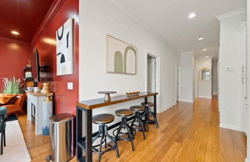 1 Free Parking Gym Balcony Sleeps 10 - Photo 15