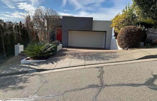 Luxurious Hillside Home wAC & Gorgeous SF Views! - Foto 8