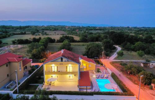 Villa Petra s bazenom, roštiljem i parkingom - Foto 42