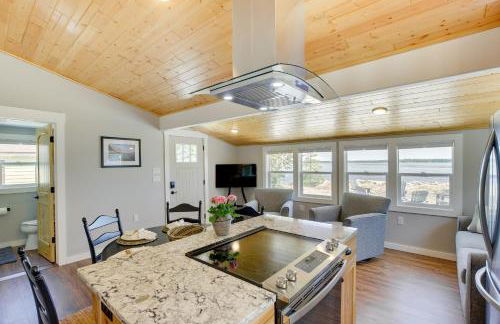 Baileys Harbor Waterfront Vacation Rental with Grill - Foto 11