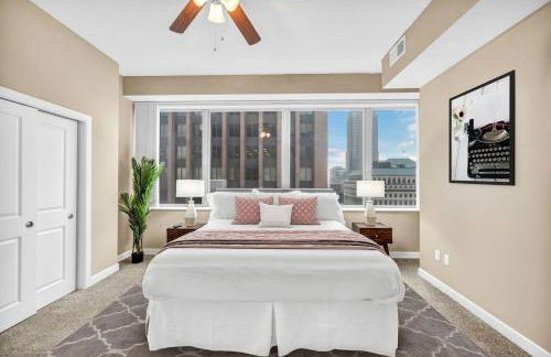 Luxury High-Rise w/ City View | Paid Parking | Gym - Photo 21