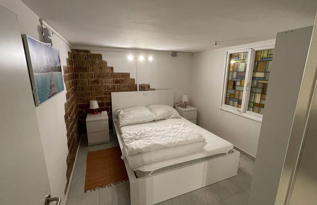 Cozy Furnished Basement Apartment - Photo 4