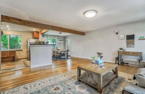 Family Oasis Offices Home Gym Fenced Yard - Foto 8