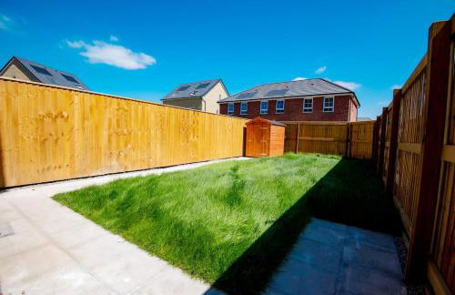 Luxury 5BDR with City Access, Free Parking and Wi-Fi - Photo 15