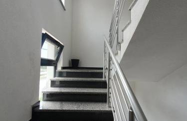 City heaven,self check in, with free parking - Foto 19