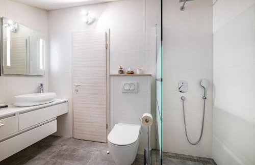 Villa Kadena - Luxury Seaside Villa with Private Heated Pool - Photo 53