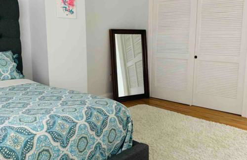 A Regal Retreat- Exclusive Parking, Prime Location - Foto 27