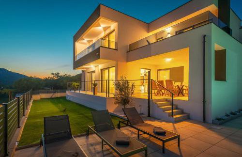 Villa Marina with a Pool - Foto 1