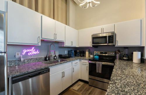 Indy Urban Nest - Sleeps 8 - Skywalk Access - Convention Center - Stadium - Foto 48