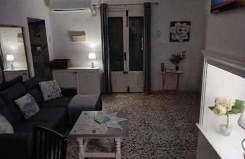 The Beach Hut with Lazy spa - Foto 8