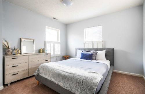 Cozy Downtown Escape Hot tub and Modern Touches - Foto 29