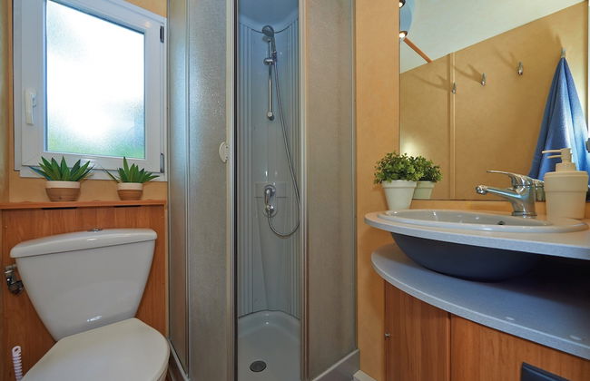 Shaded Retreat by the Beach - Photo 7