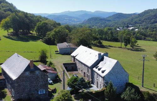 Lodge-Sagne une ferme rénovée au cœur du Cantal à proximité de la station de ski du Lioran - Photo 2