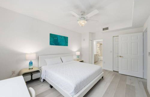 Stylish City Place WPB Escape King Bed and Den - Foto 17
