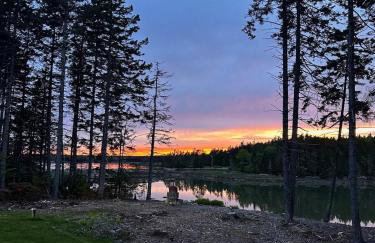 Luxury Waterfront Retreat with Hot Tub Near Acadia - Foto 43