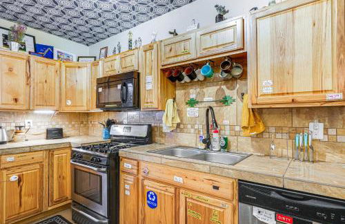 Garden District Home with Community Perks! - Foto 6