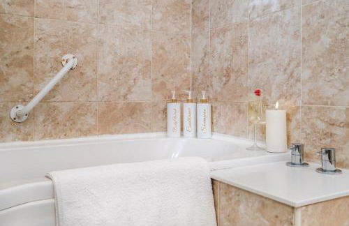 Monmouth House Aylesbury Premier Quality Accommodation For Larger Families Contractors And Professionals Sleeps Up to 6 Guests - Foto 40