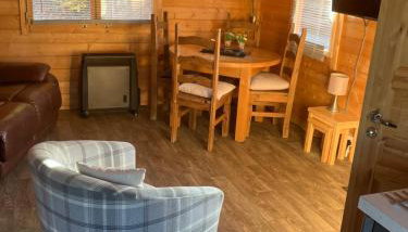 Log Cabin in the City with hot tub - Foto 5