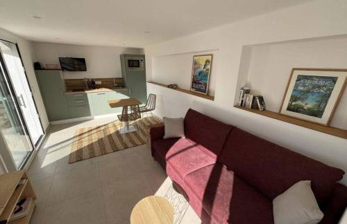 Sea View Studio with Large Terrace 5-Min Walk to the Beach - Foto 2