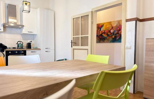 Spacious 4BR Suite & Prime Location and Comfort - Foto 45