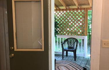 Downtown 2 Bedroom Cottage, Sleeps 6, Walking Distance to Honeywell, Downtown Restaurants, Shopping - Foto 33