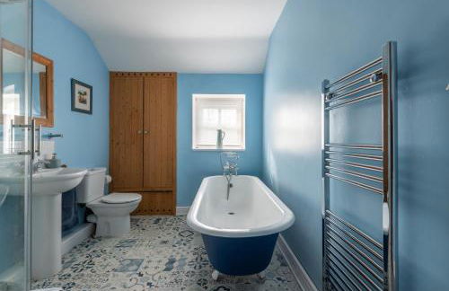 Vauxhall Cottage, Chepstow - 4 Bedroom Pet-Friendly Home with Private Fenced Garden, Walk to Town and Castle - Foto 10