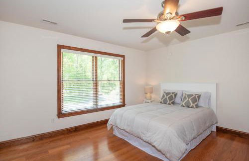 River Haven with Hot Tub - Foto 42