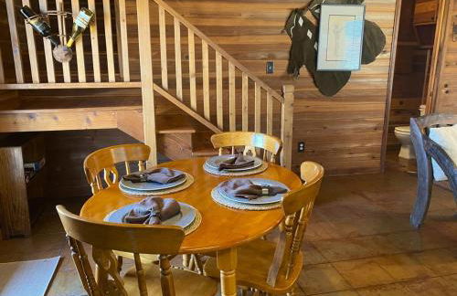 Private cabin on 100 scenic acres with balcony views - Foto 9