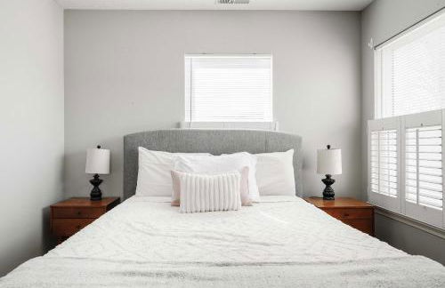 Cozy Downtown Escape Hot tub and Modern Touches - Foto 2