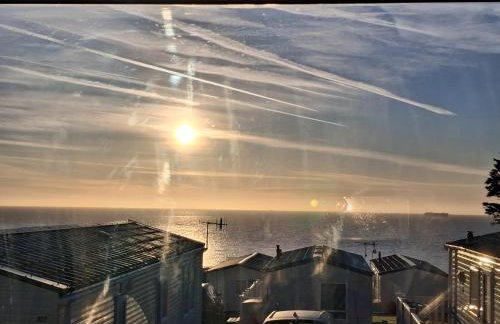 2Bed-Cabin Sleeps 4 WiFi Free Parking Sea Views - Photo 14