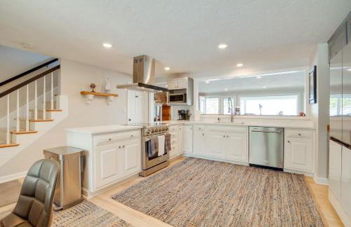 4 Mi to Downtown Plymouth! Bayfront Home with Deck - Foto 3