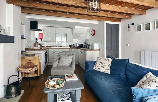 Beautiful 3-bed Cottage With Stunning sea Views - Foto 1