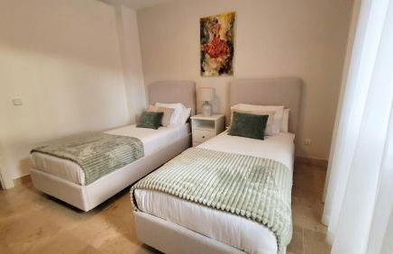 Apartment in El Presidente Beach Side New Golden Mile - Photo 12