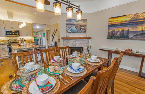 Downtown Villa by Paradise Retreats - Photo 5