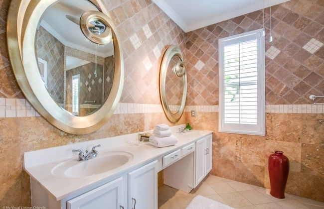 "southern Charm" 4 Bed & 2 Bath Private Pool Home 4 Bedroom Villa by RedAwning - Photo 25