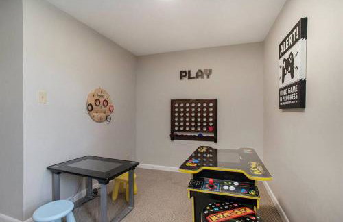 Smitten in da Mitten - 18 acres, Arcades, High Spd Web, Hot Tub, Pond! - Foto 51