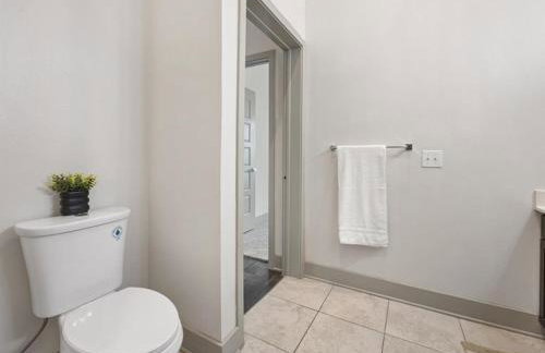 Serene Frisco Apt with Pool, EV Charger and Gym - Foto 22