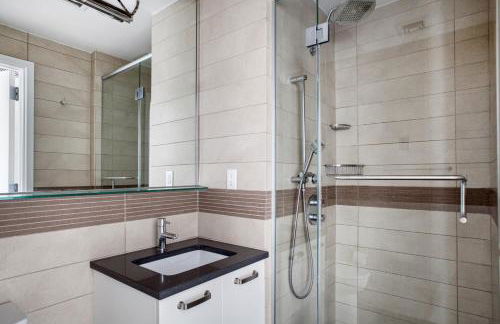 Gorgeous Midtown W 1BR w Gym nr Times Sq NYC-651 - Foto 11