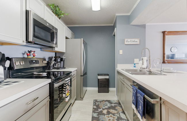 Villas at Island Club Community, Pools, Jacuzzi and More! - Photo 6